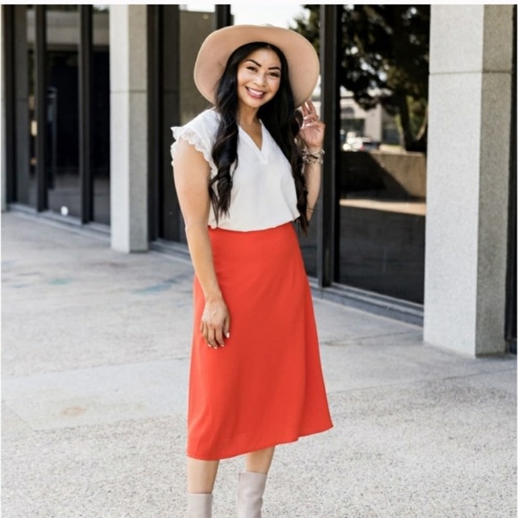 Gibson City Safari Roselyn Weaver V-Neck - Picture 3 of 6